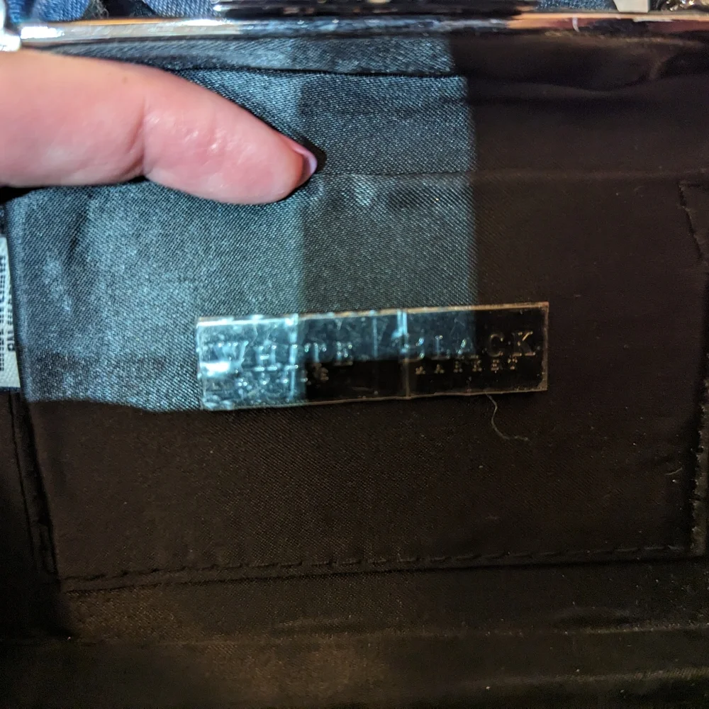 White House/Black Market clutch - Picture 4 of 5